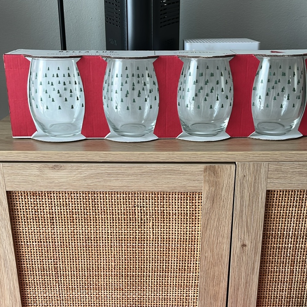 🆕 Christmas Tree Stemless Wine Glasses 🎄
